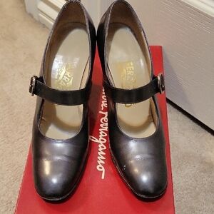 Salvatore Ferragamo Black Mary Jane Heels Vintage 6.5 Aa Grey